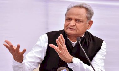 rajasthan chief minister ashok gehlot thrown his mic in public at barmer women meeting
