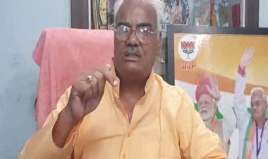 thief steals bjp mla madan dilawar mobile from train demands 25 thousand to return