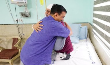 cm arvind kejriwal hugged satyendar jain in hospital