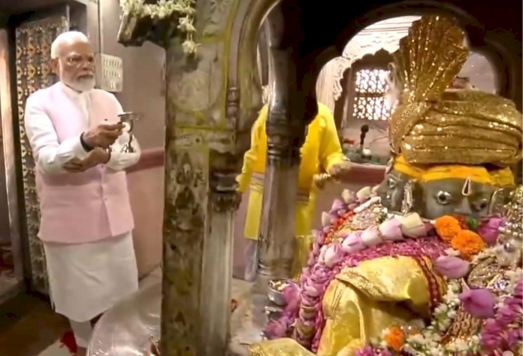 pm narendra modi perform aarti of lord brahma sought blessings of bjp victory in rajasthan