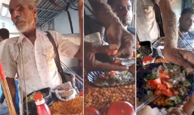 jalore blind old man selling namkeen in train daily for eating food
