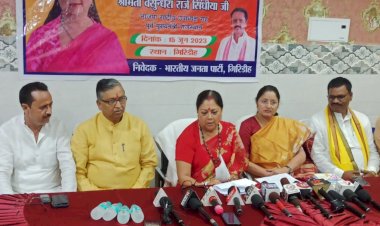 vasundhara raje addressed public meeting in giridih spoke pm modi knows how to make impossible possible