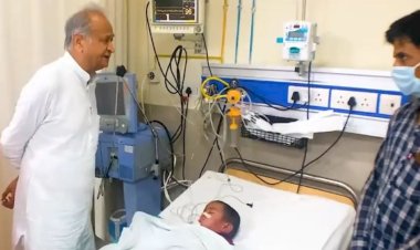 cm ashok gehlot reached jk lone hospital and meet 5 year old cancer patient divyanshu