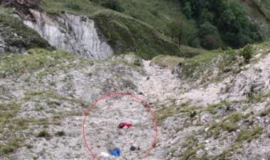 9 people died and 2 seriously injured due to car fell into a ditch in uttarakhand