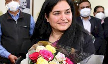 cs usha sharma gets 6 month extension veenu gupta will not be able to become cs