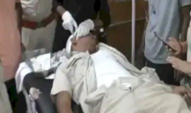 truck hit  patrolling police van in dausa 4 policemen injured