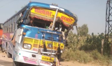collision between bus and truck in nagaur 4 dead 20 injured on sunday morning
