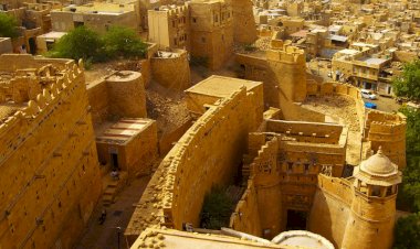 jaisalmer fort golden glow spread from sand and stones