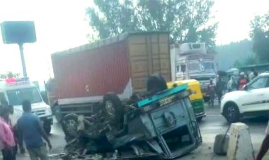 truck and cruiser collision 7 killed in dungarpur rajasthan