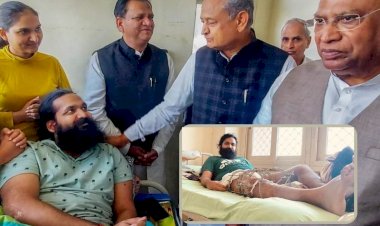 ashok gehlot and mallikarjun kharge meets aen harshadhipati valmiki in sms hospital