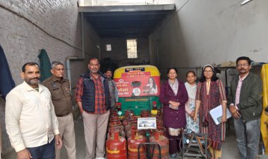 18 domestic gas cylinders seized at illegal refilling center 2 electronic forks 2 electronic motors and two autos also seized