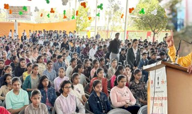 made the youth pledge for a united great and united india youth should be proud of indian culture