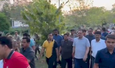 the chief minister met the common people on the morning walk in central park and chose problems big and small