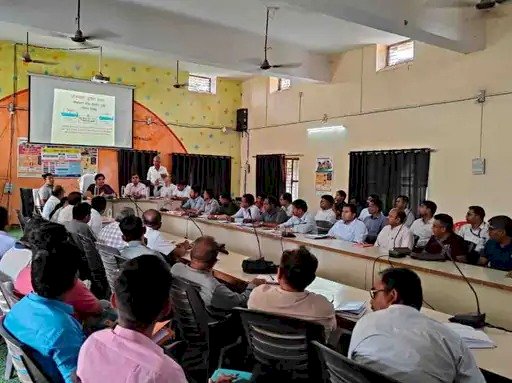 district election officer took a meeting come to the booth campaign and increase the vote rate