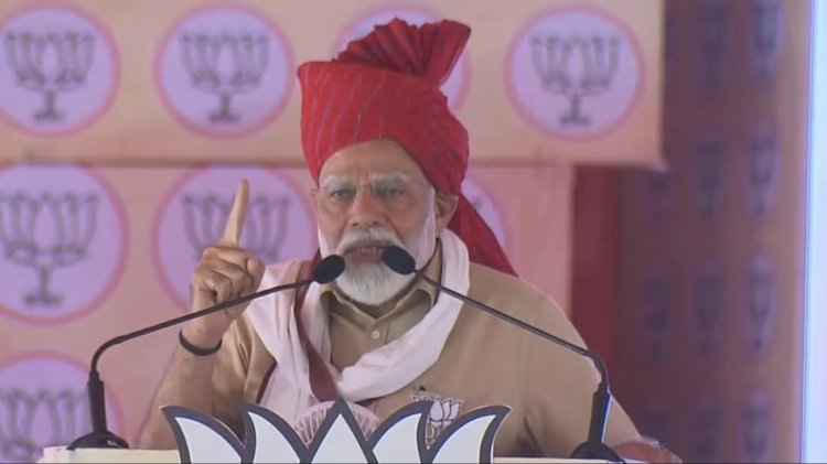 what did pm narendra modi say on congress during his churu visit