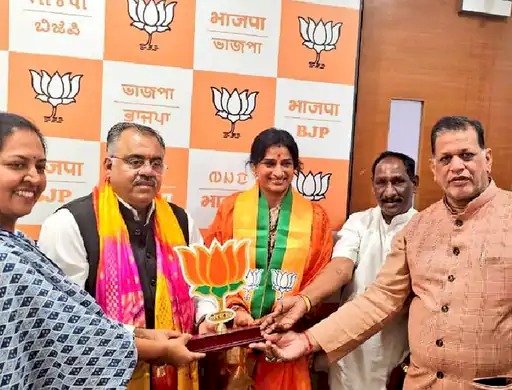 bjps hyderabad candidate madhavi lata told like yogi adityanath