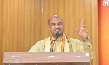 cp joshi on emergency day at delhi with media