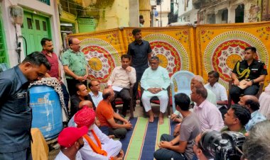 governor gulabchand kataria arrived to console the family of devraj mochi