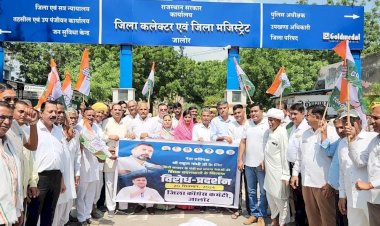 protest against statements made against rahul gandhi