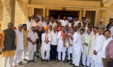 dr satish poonia presented the book the real modi to maharawal chaitanyaraj singh