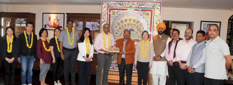 singapore delegation meets vasudev devnani