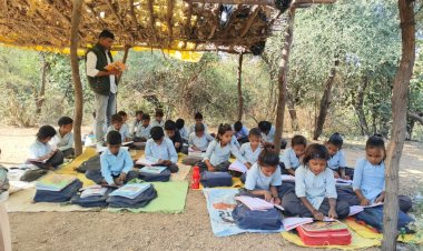 simti kheda school building not available student are in winter