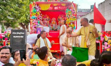 a huge crowd of devotees gathered in the rath yatra of lord jagannath
