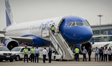 indigo ki do flights ko bomb ki dhamki ahmedabad mumbai divert