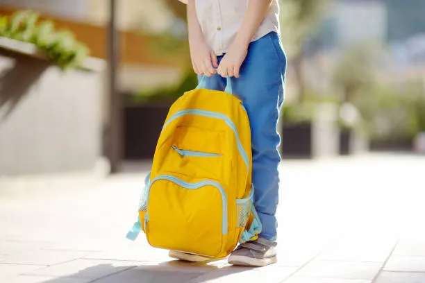 heavy school bags health risks kids spine scoliosis
