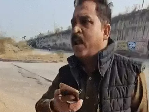 jaipur rto inspector manhandled highway jammed bus driver threats