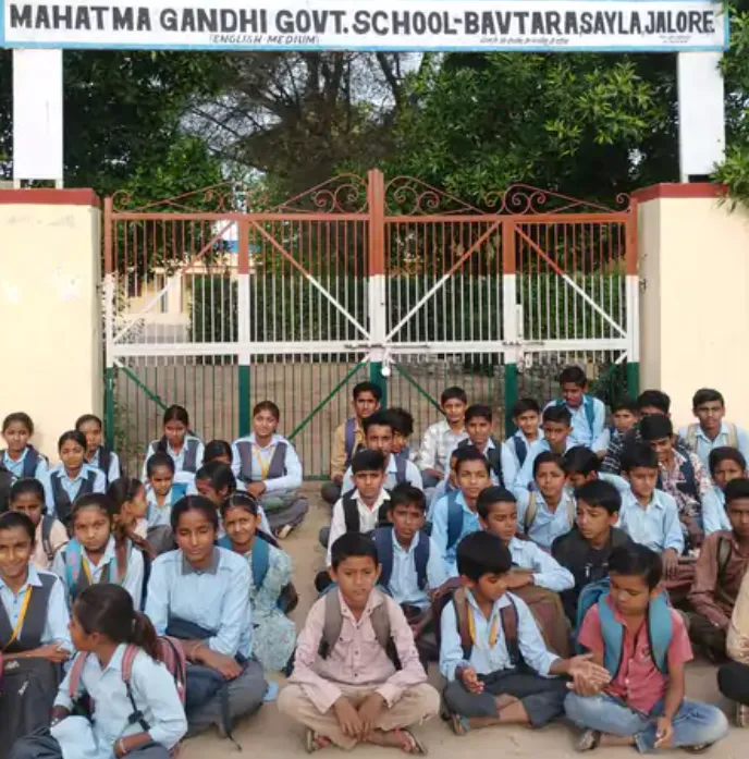 jalore students protest lock school gate demand hindi medium