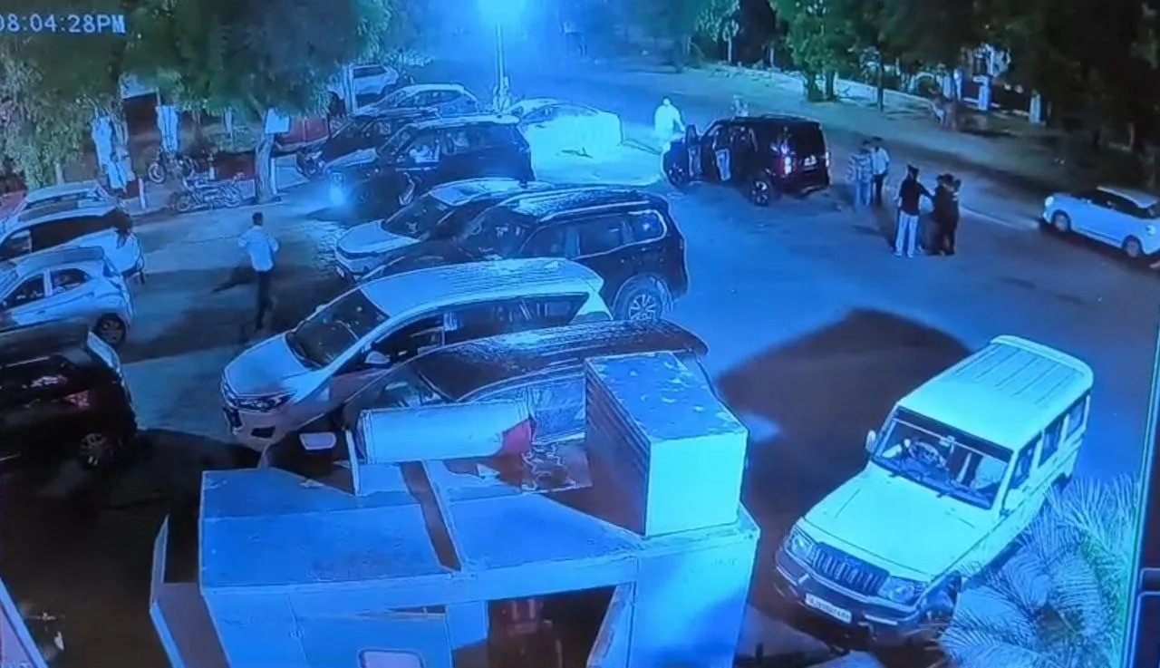 hotelier assaulted four arrested including liquor contractor