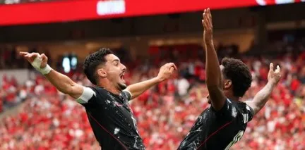 canada thrashed qatar 6 0 moved to the top of group b