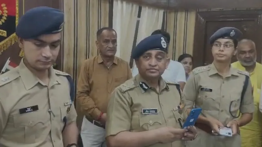 bikaner police recovers 100 missing mobile phones in 30 days