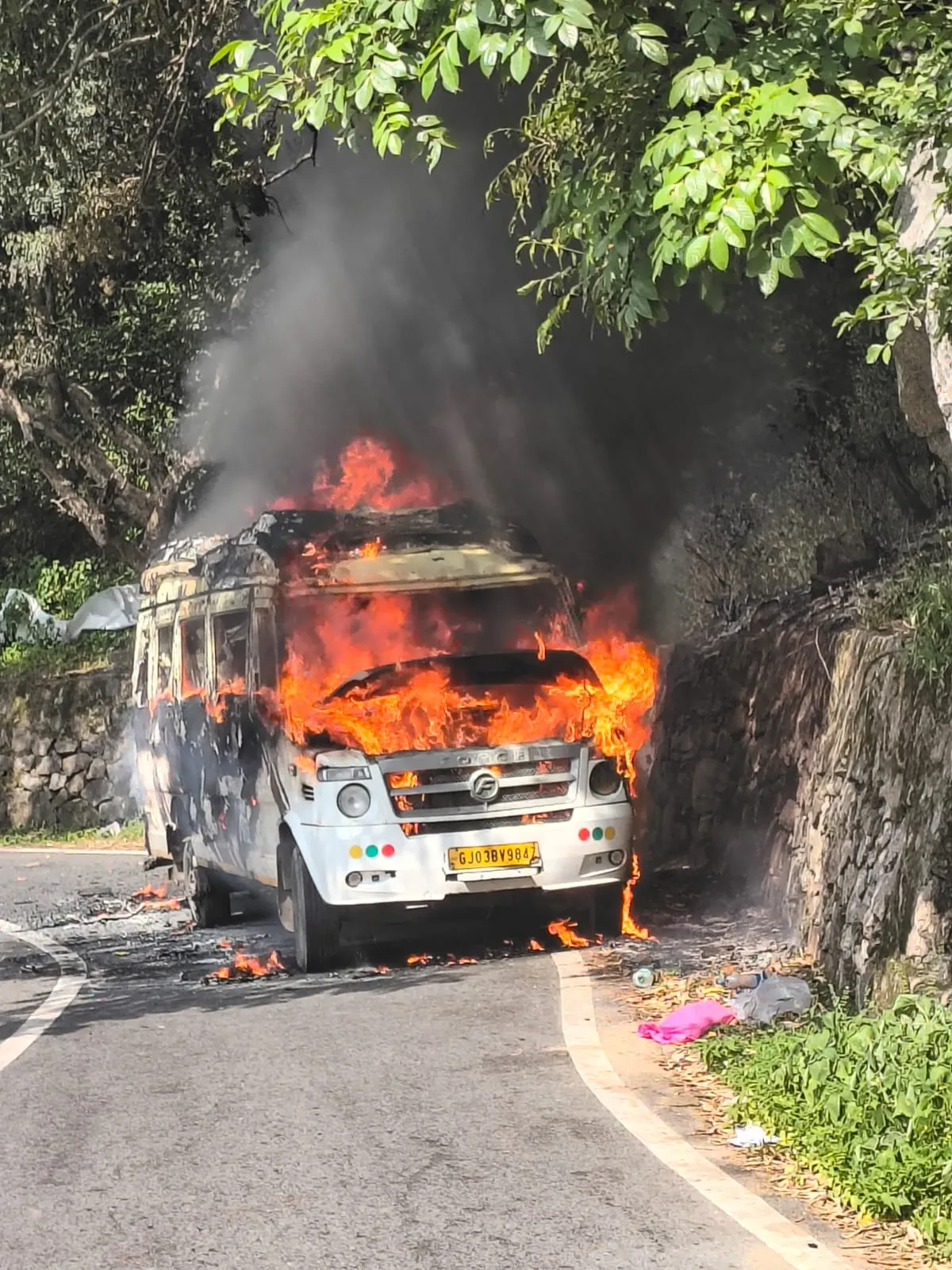 abu road mount abu tempo traveller fire tourists safe