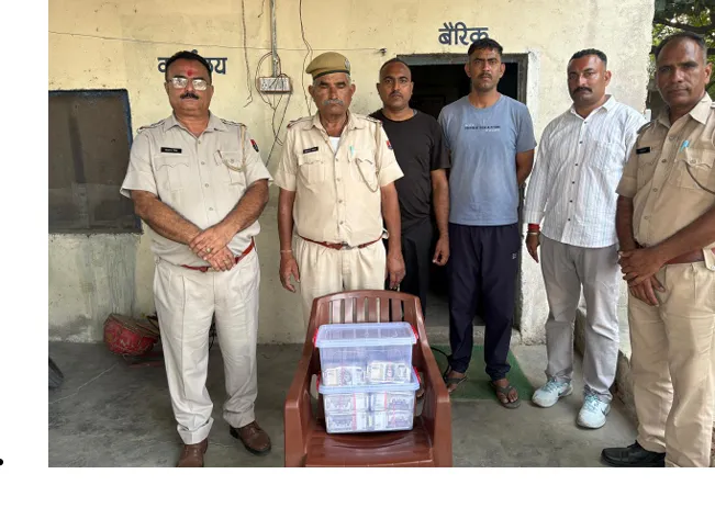 abu road police seize 52 lakh cash from truck at maval check post